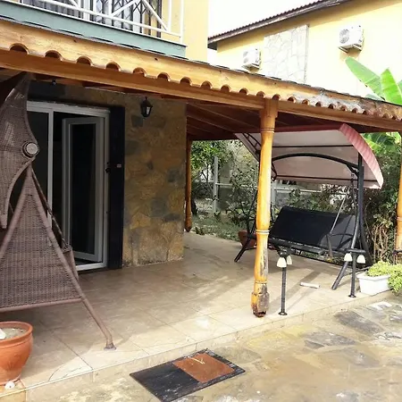 Tangerine Villalari كوشاداسيه